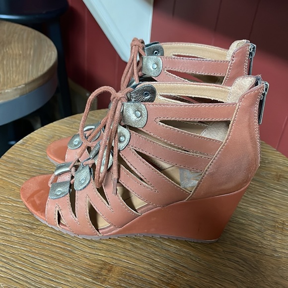 Dolce Vita shoes size 6. Great condition! - Picture 2 of 9